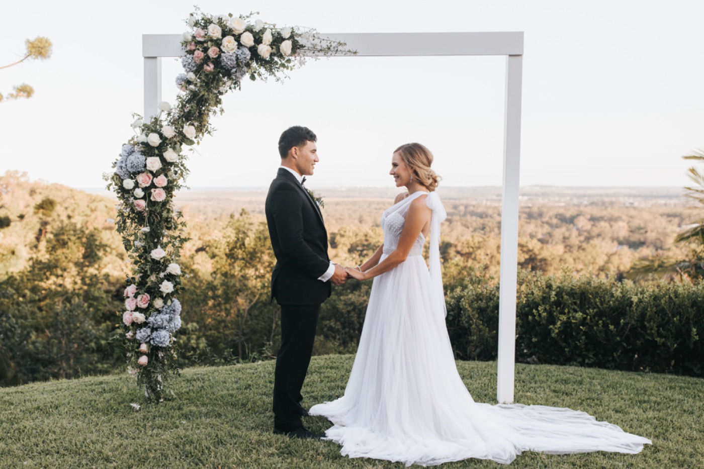 Tips and ideas to create the perfect wedding backdrop