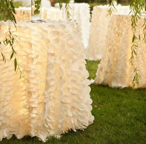 white-ruffle-tablecloth