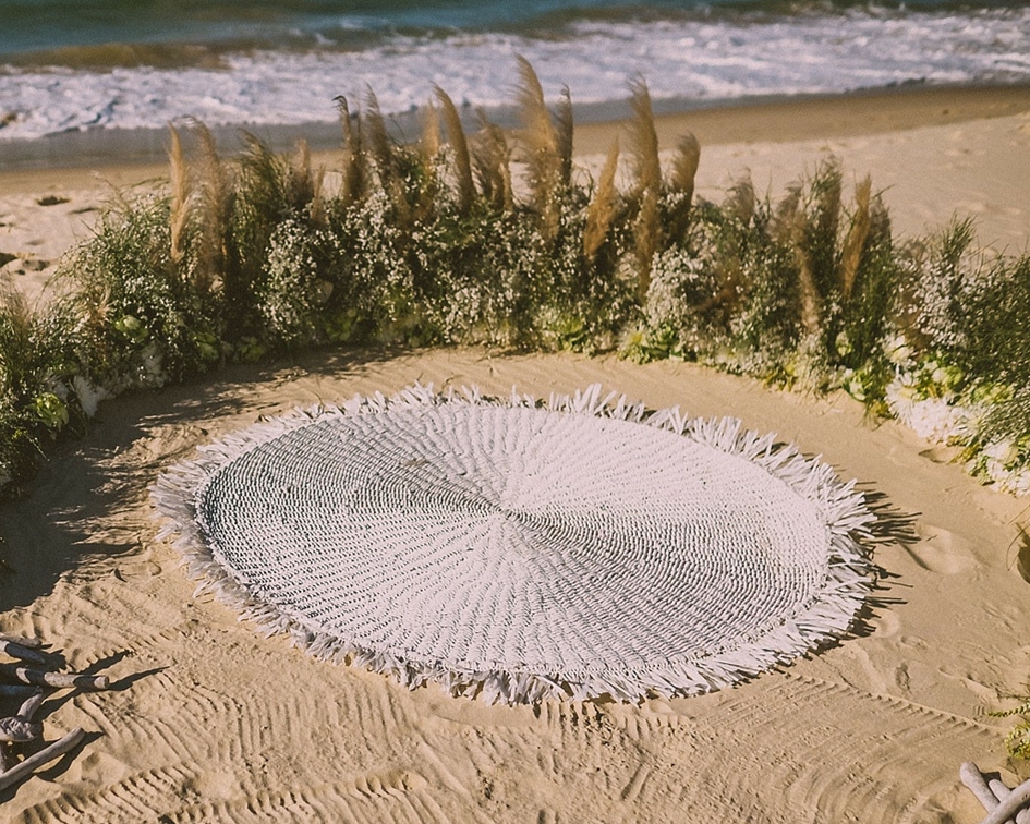 White-round-rug