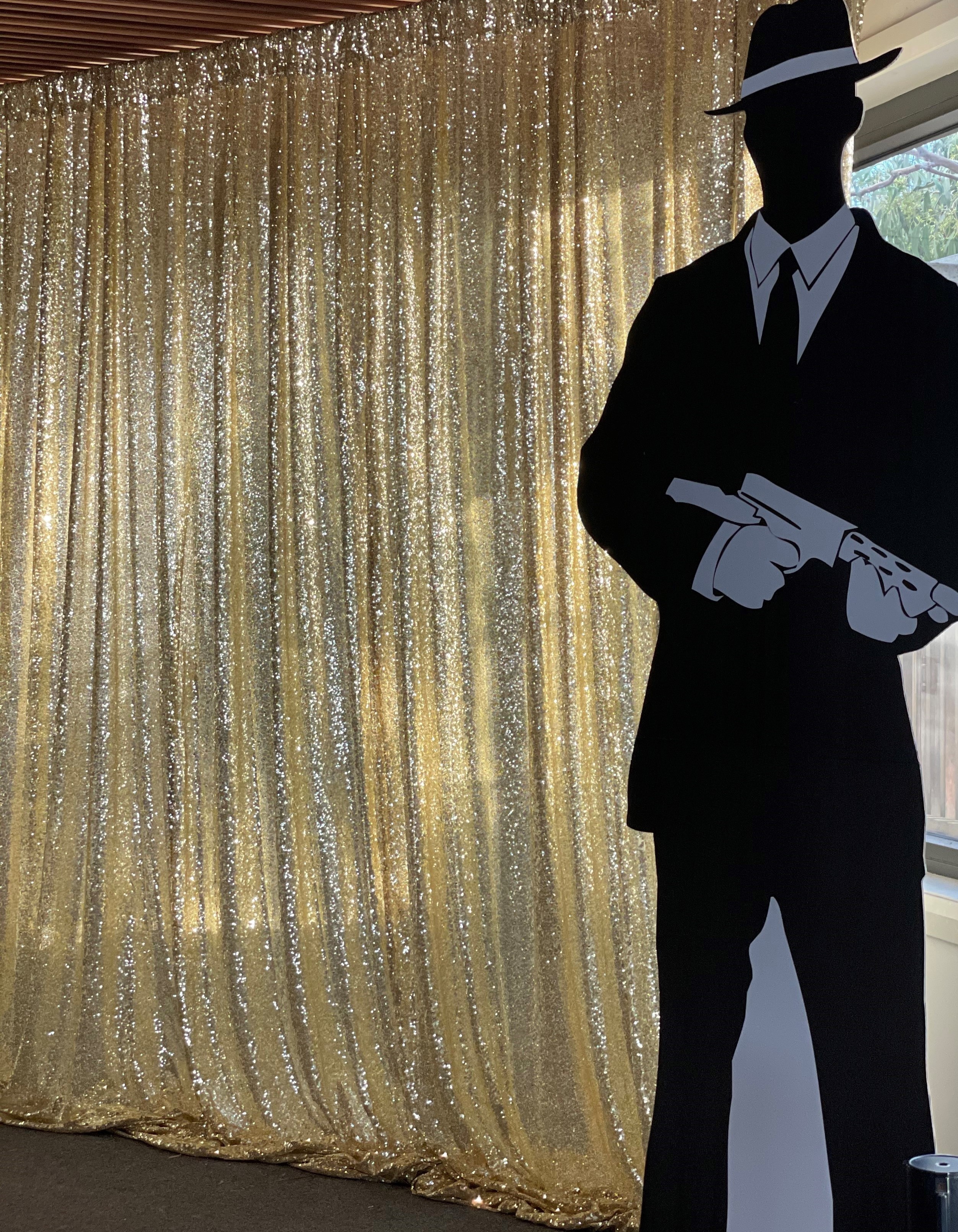 Gold backdrop gatsby