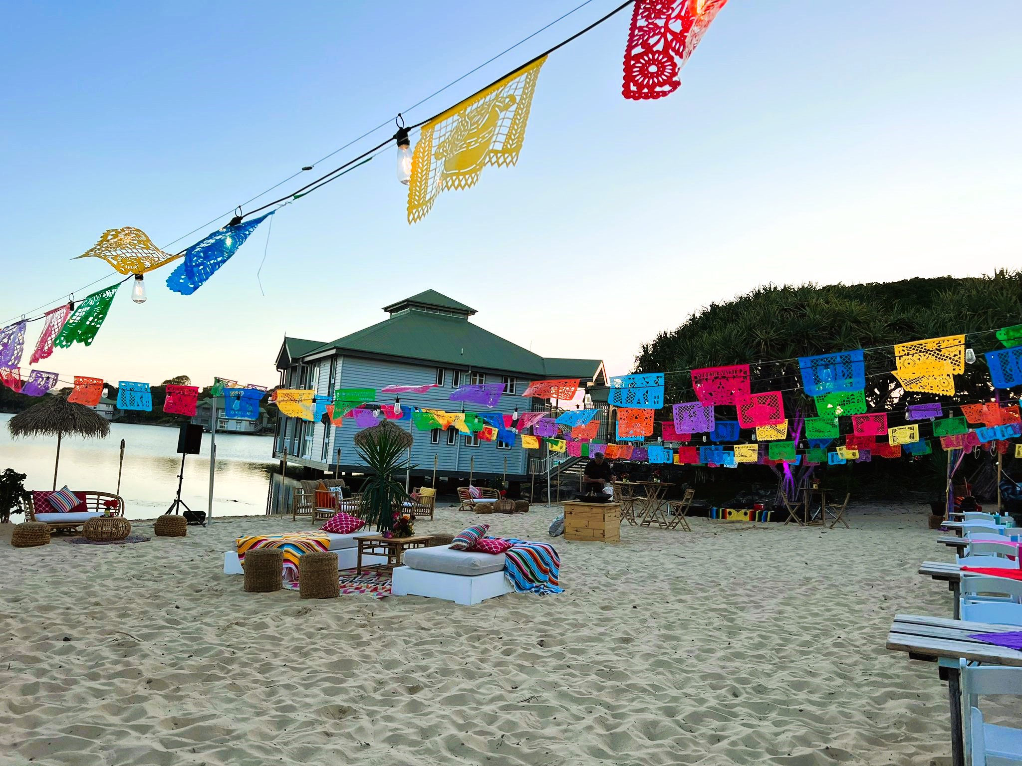 Mexican Bunting and day beds