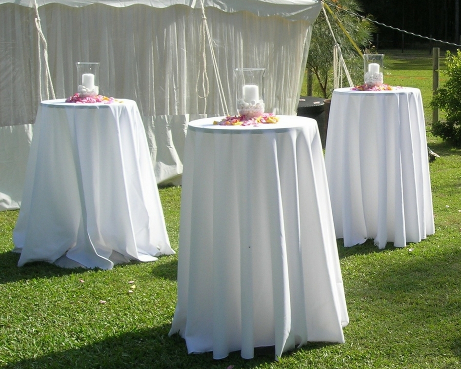 Hire High bar cocktail table with cloth to floor 